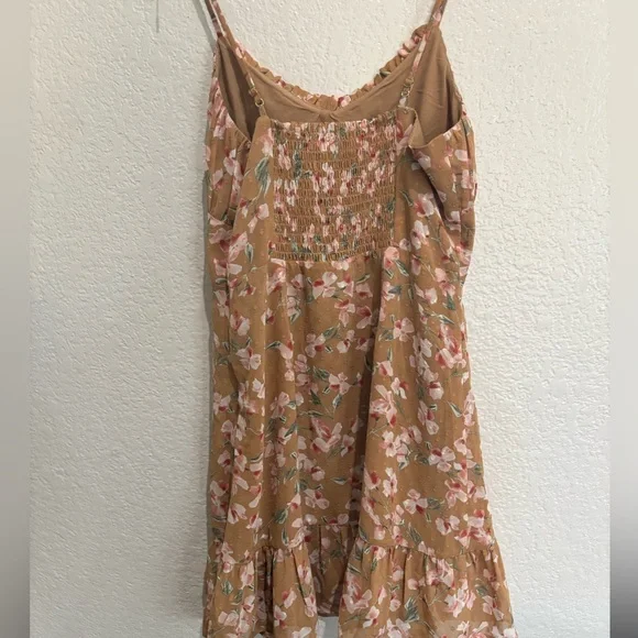 Sage The Label Camel Blush Dress - Small
This dress is very floral and flowing! - Picture 3 of 8